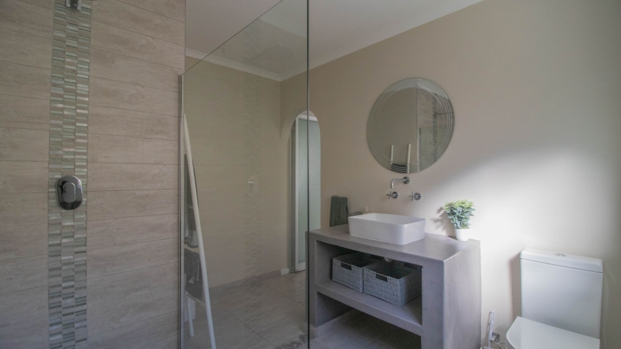 6 Bedroom Property for Sale in Beacon Bay Eastern Cape